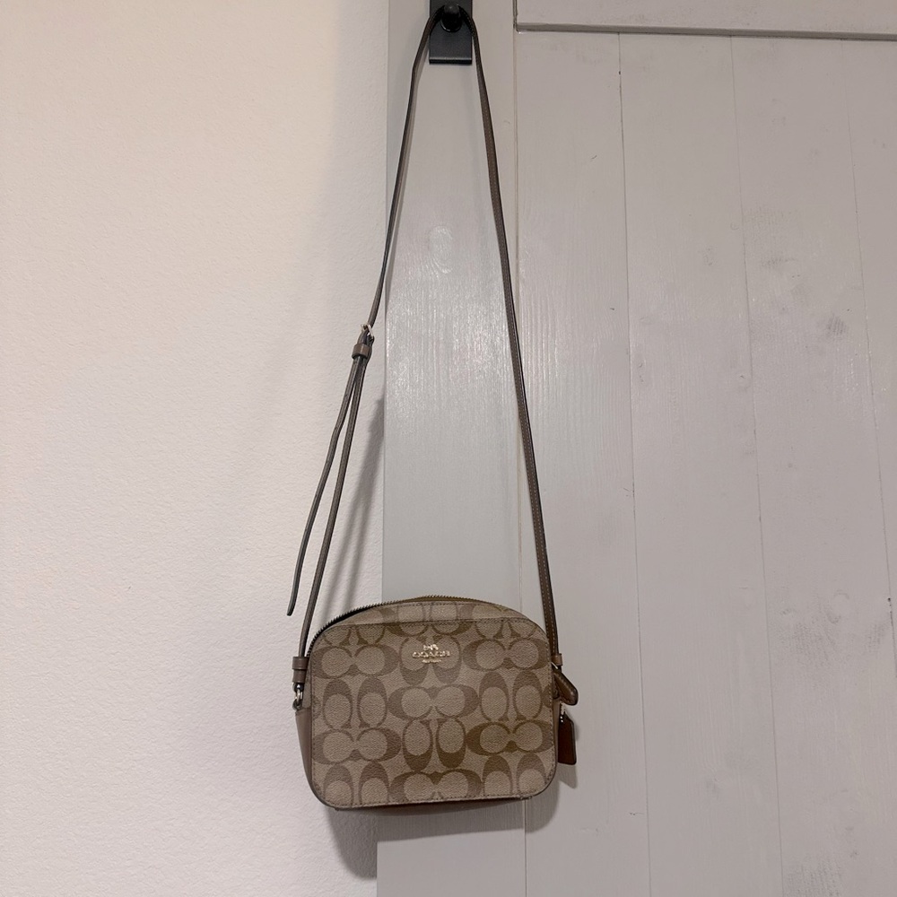 Crossbody coach